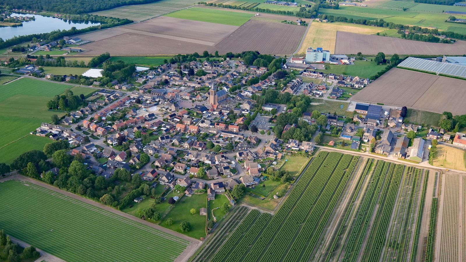 Luchtfoto van het dorp Oirlo