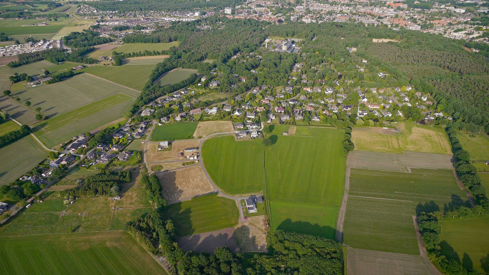 Luchtfoto van de wijk Vlakwater