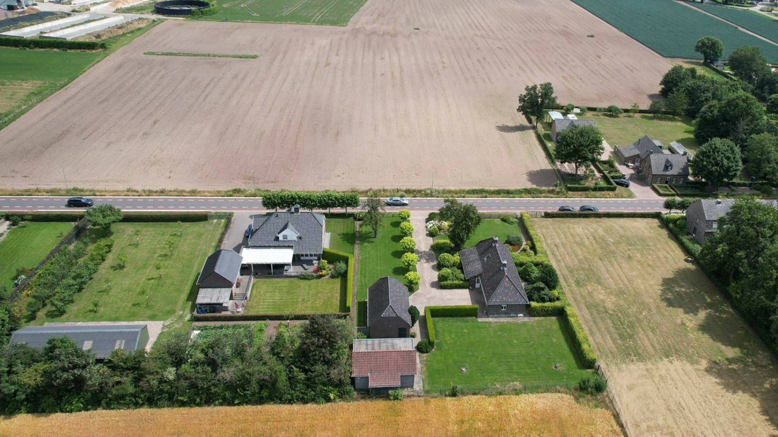 Luchtfoto van een weg in het buitengebied